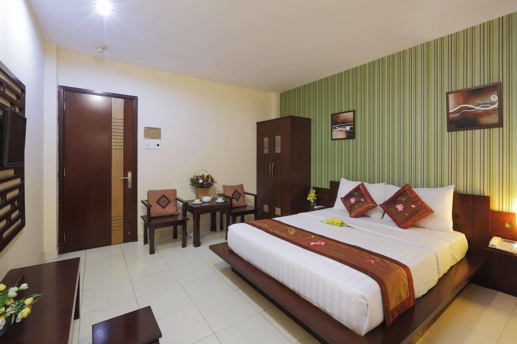 Sen Sai Gon Hotel - Ben Thanh Market Хошимин Экстерьер фото